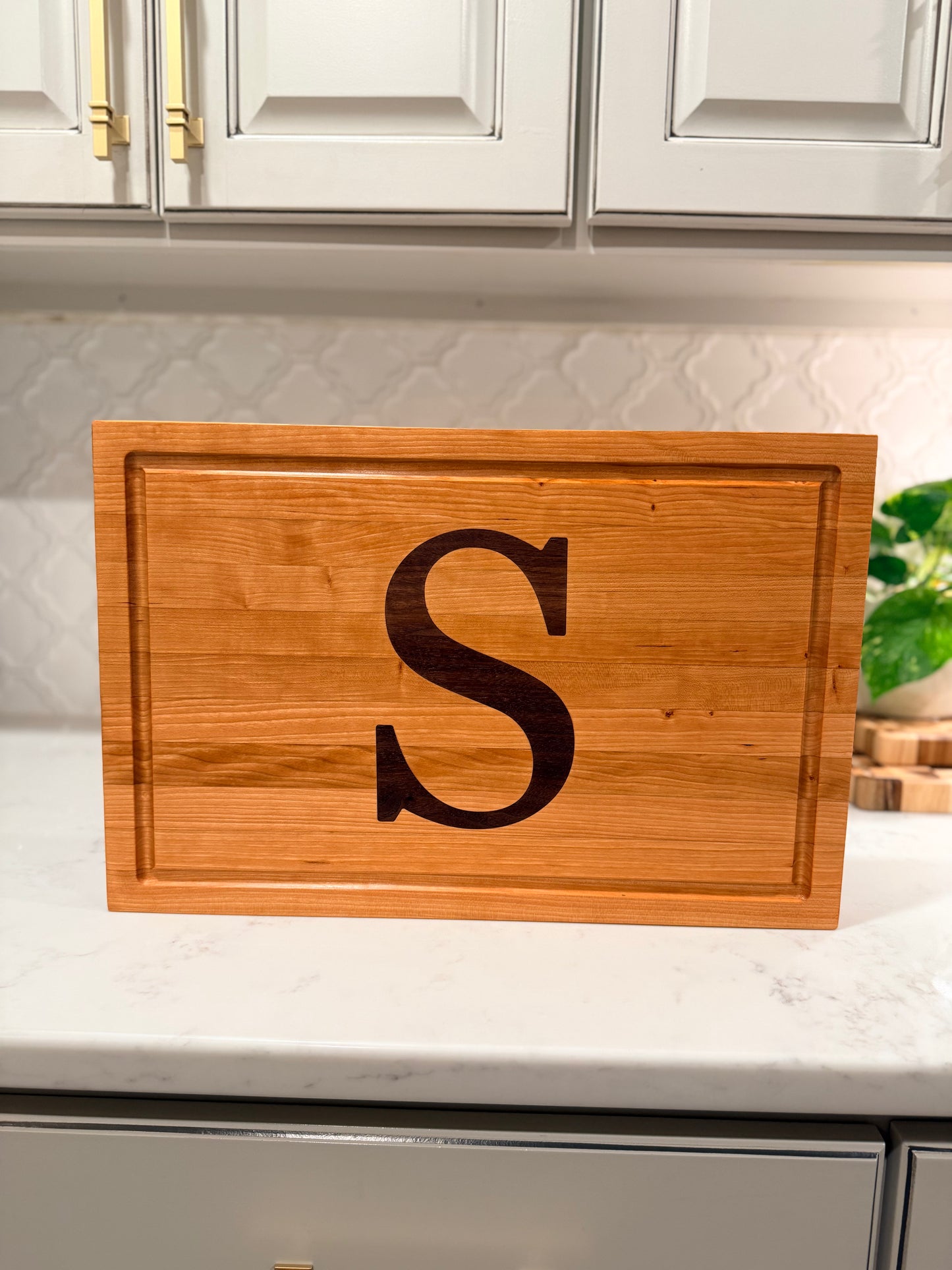 Custom Cherry Cutting Board with Walnut Inlay – 18x12x1.25 Edge Grain Personalized Last Name or Initial